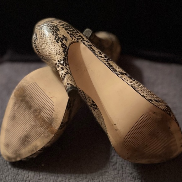 Steve Madden size 9 peep toe snake skin heels - Picture 7 of 7